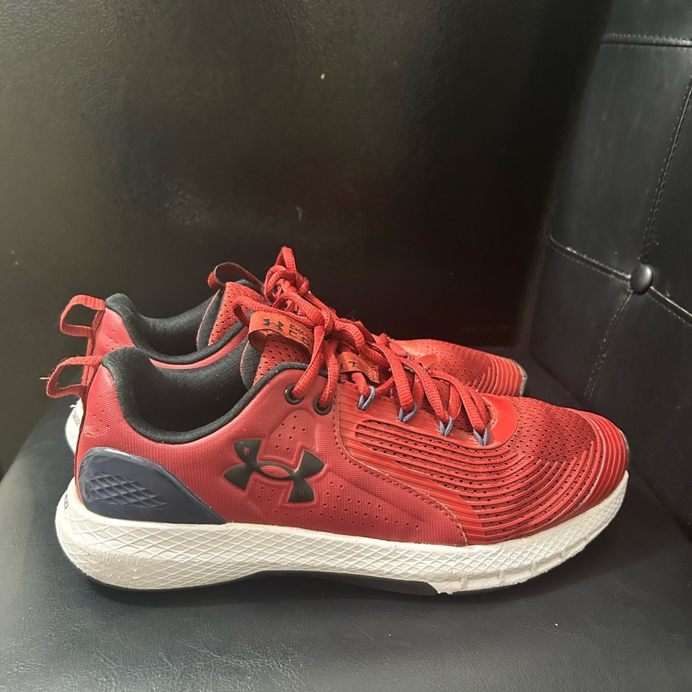 Under Armour Mens Charged
Commit Size 9
Shoes